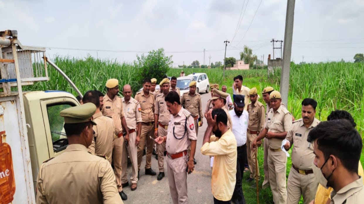 Criminals looted 32 thousand by throwing chilli in the eyes of a gas agency employee  In Baghpat