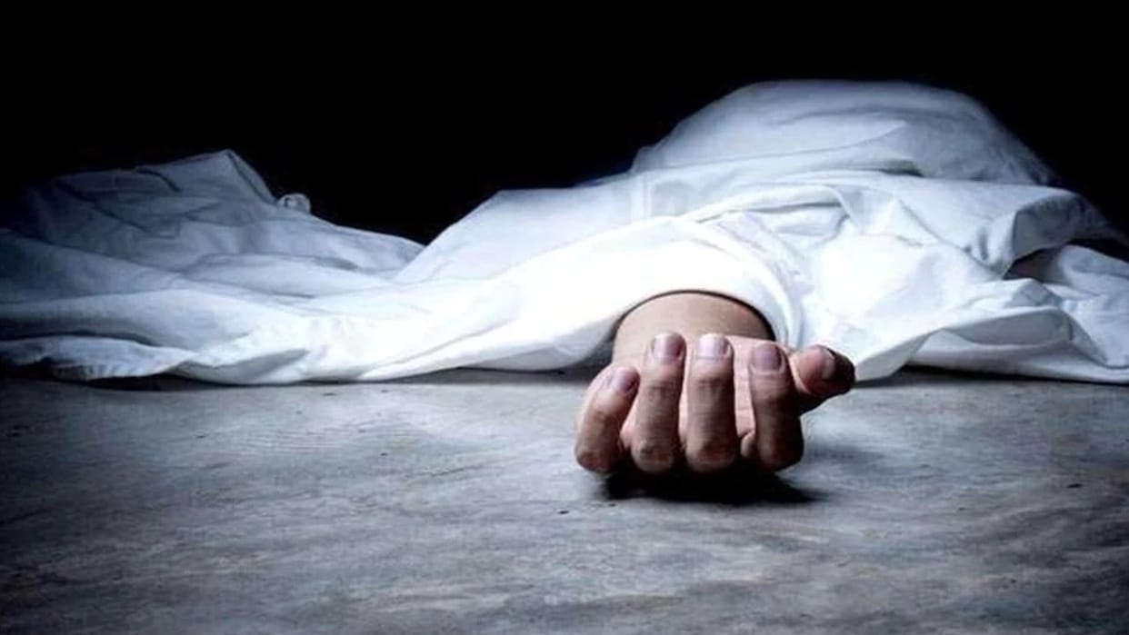 Bhopal News: In Bhopal, a student committed suicide by electrocuting, tied strings on both hands