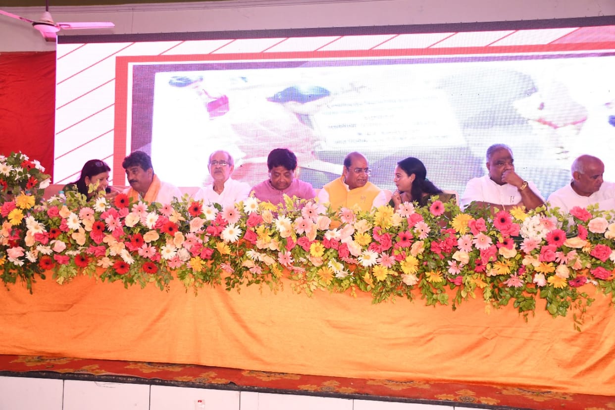 Kamalrani Varun's death anniversary, Minister Rakesh Sachan left in anger