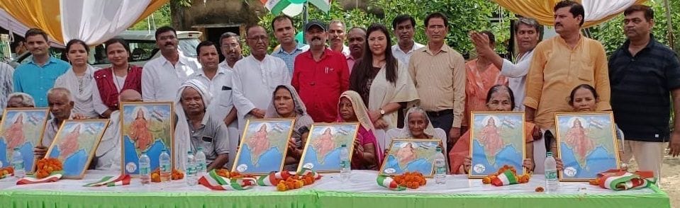 kanpur dehat: Freedom fighters and families of martyrs were honored