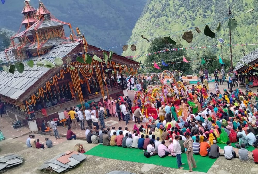 Nag Panchami 2022: Special Milk and Butter Holi play in Uttarkashi Sheshnag Maharaj Devta Mandir