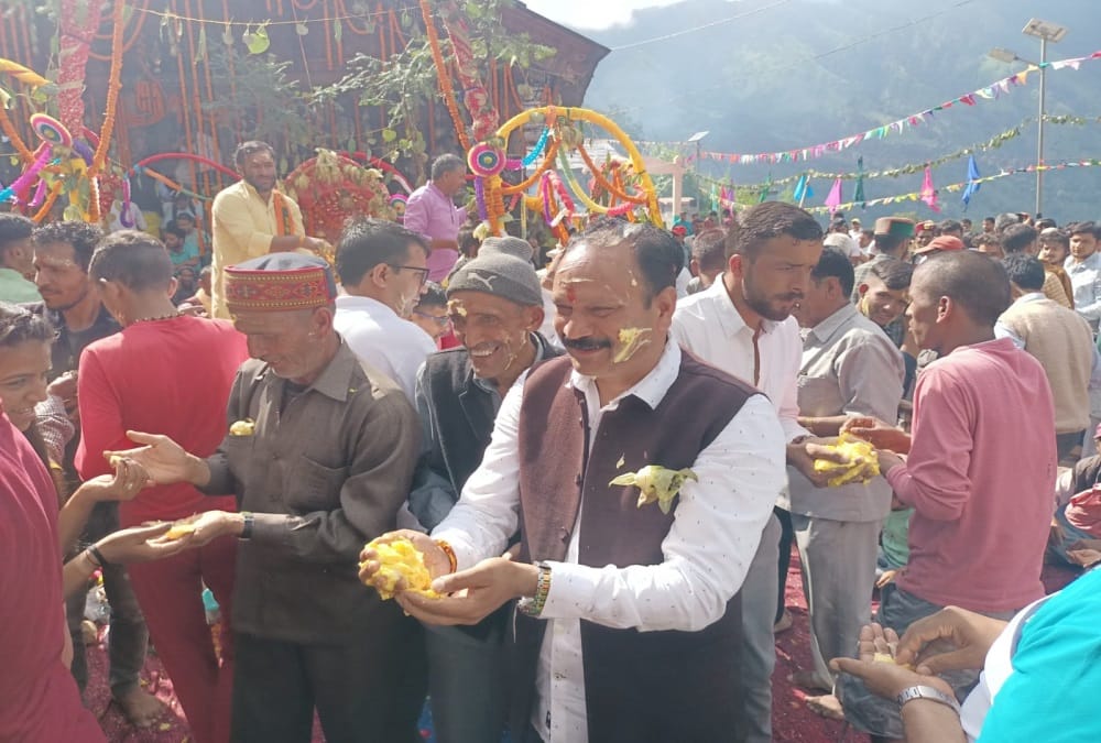 Nag Panchami 2022: Special Milk and Butter Holi play in Uttarkashi Sheshnag Maharaj Devta Mandir