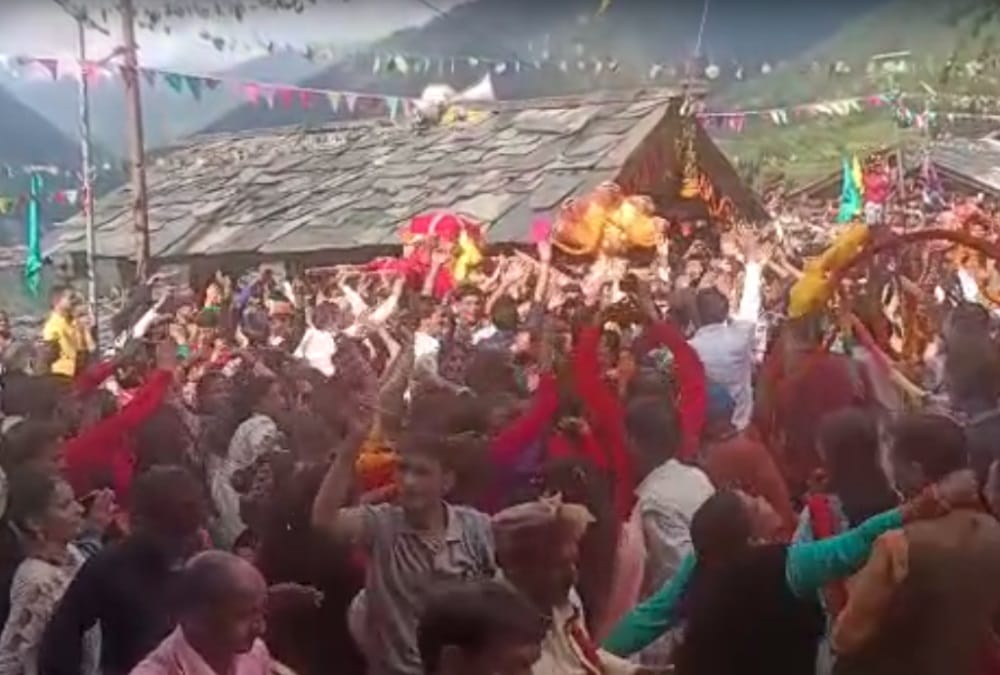 Nag Panchami 2022: Special Milk and Butter Holi play in Uttarkashi Sheshnag Maharaj Devta Mandir