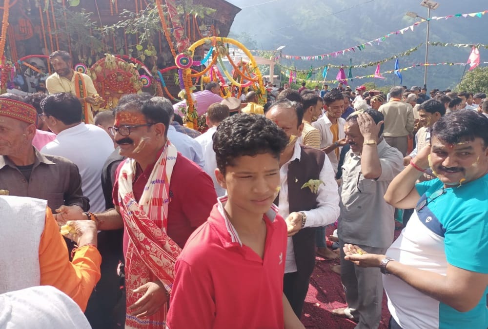 Nag Panchami 2022: Special Milk and Butter Holi play in Uttarkashi Sheshnag Maharaj Devta Mandir