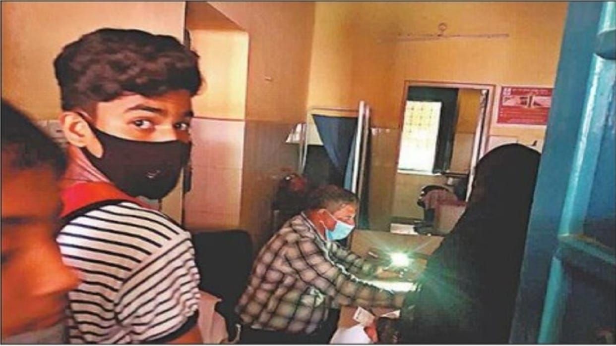 The patients were not even operated due to the power supply failure in the district hospital in Meerut