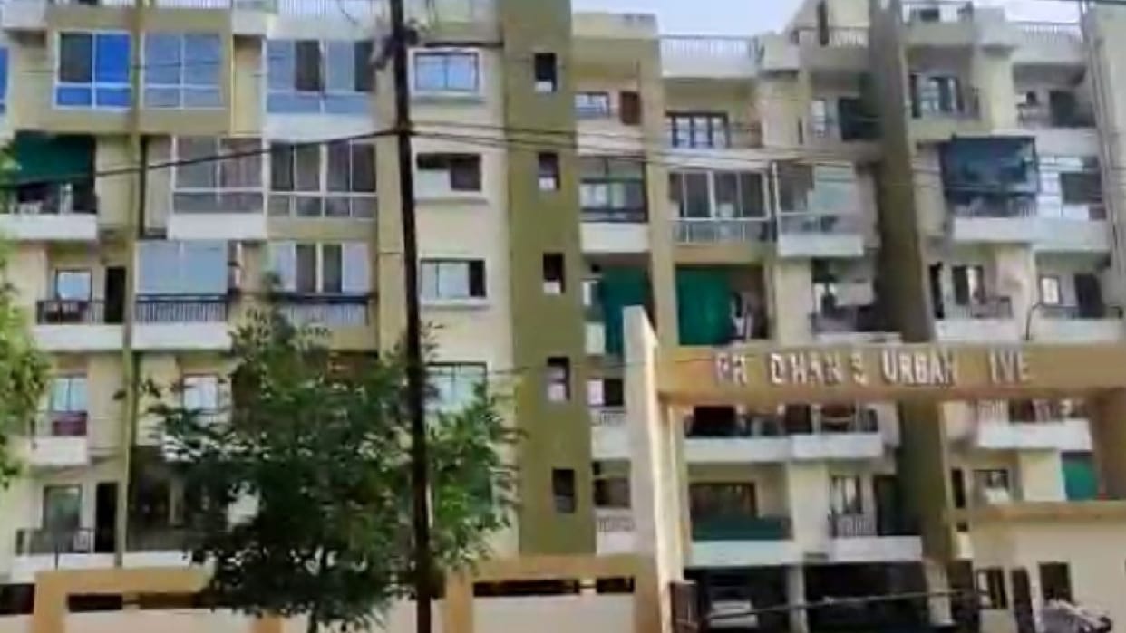 In Bhopal, the employee of the ministry committed suicide by jumping from the fifth floor,