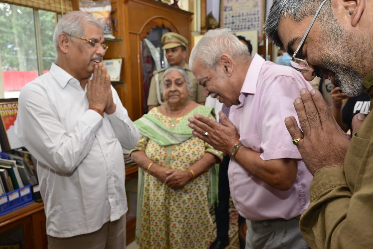 Governor met the families of martyr Vikram Batra and Saurabh Kalia