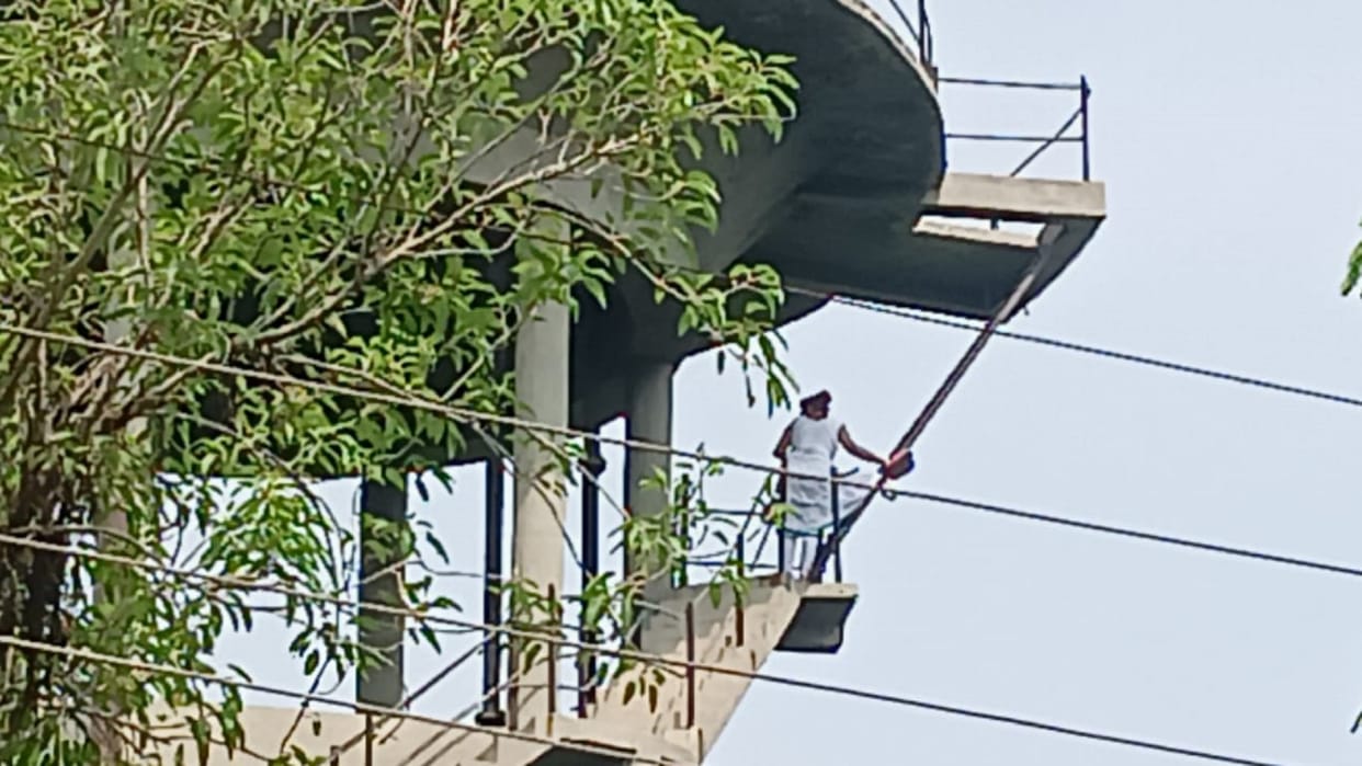 Hathras Woman climbs on water tank in collectorate premises alleging EO of demanding bribe