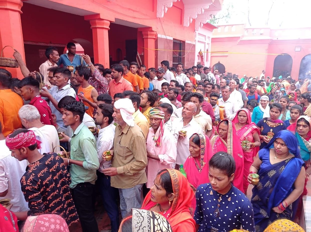 people worshipped shiv on third  monday