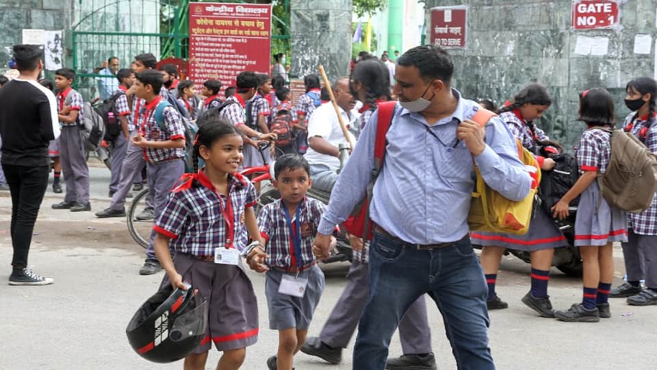 after assurance of transport minister school cab drivers end strike students and parents faced problems
