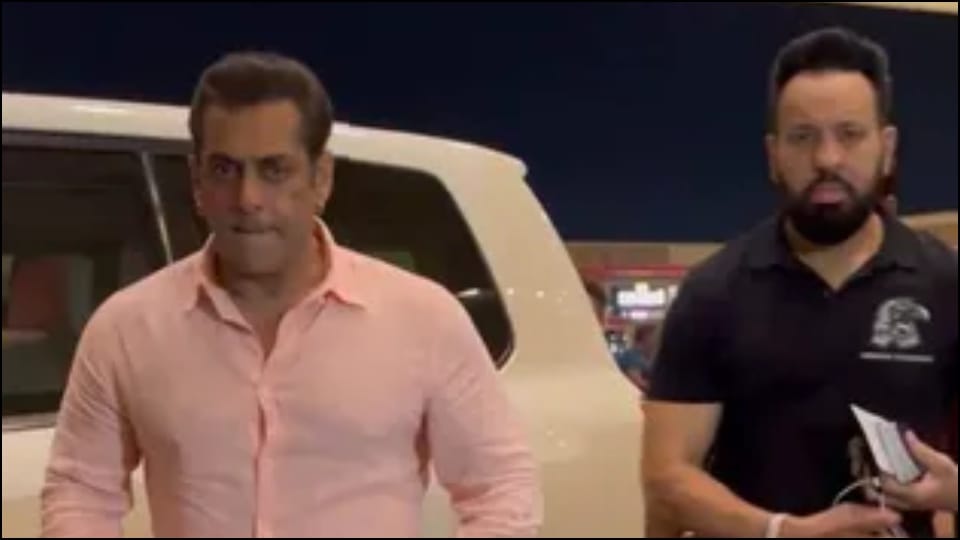 after got his gun licensed Salman khan gets spotted airport with his heavy security