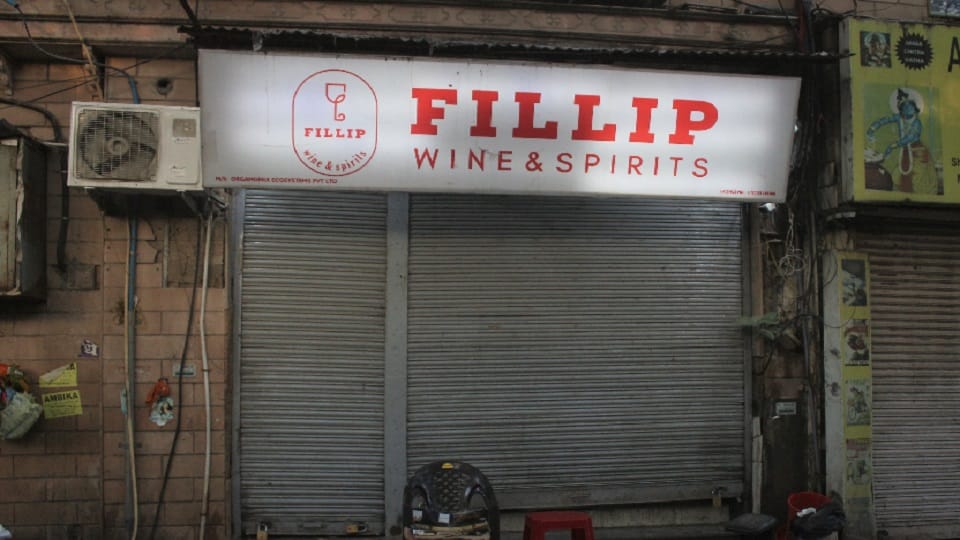 liquor shops closed in delhi on august 1 a loss of rs 40 crore