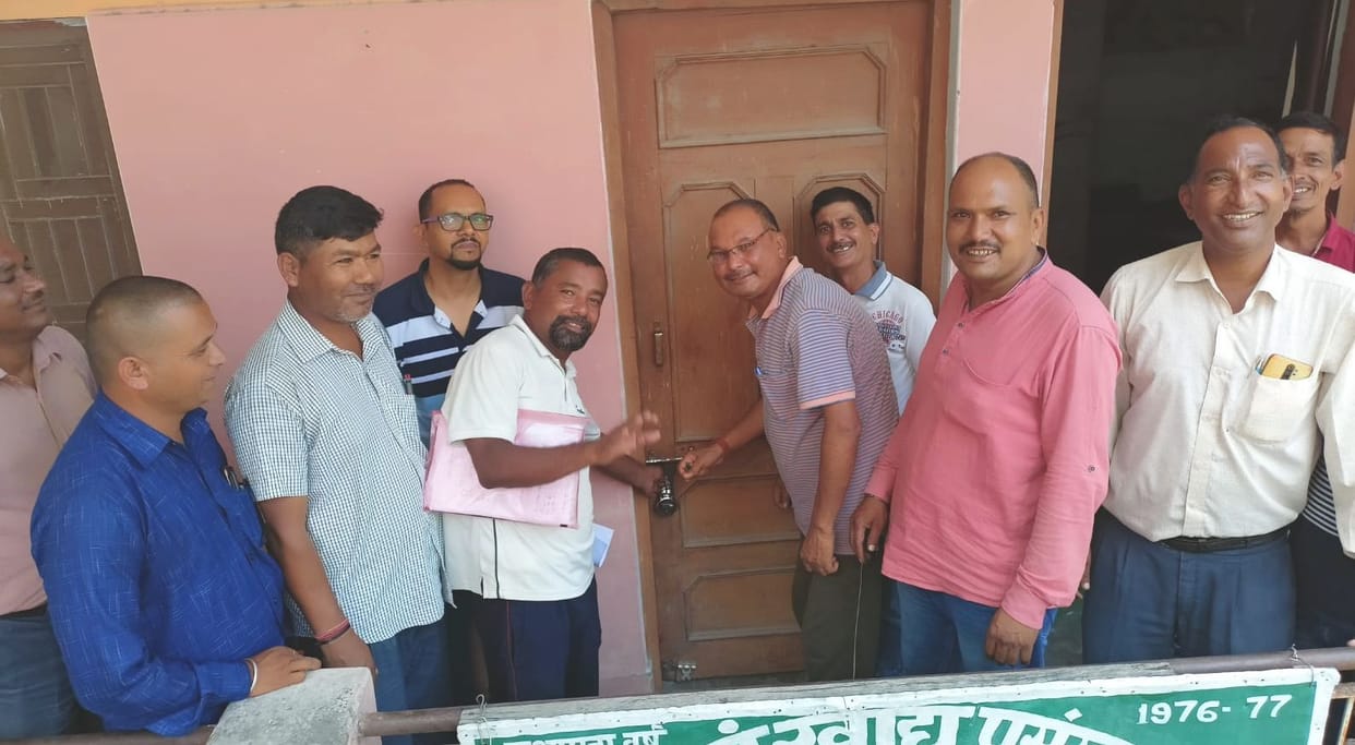 Contractors locked offices for the second day as well