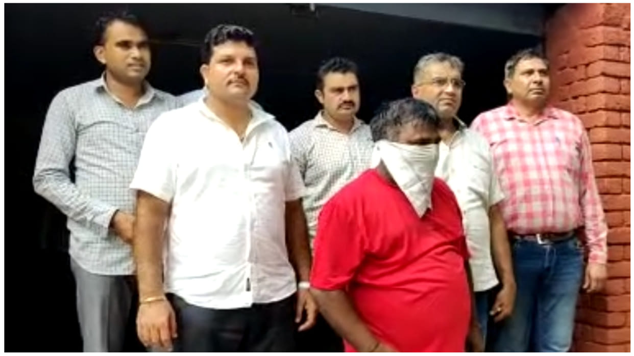 Cooperative society inspector caught taking bribe of 50 thousand rupees in Jind of Haryana