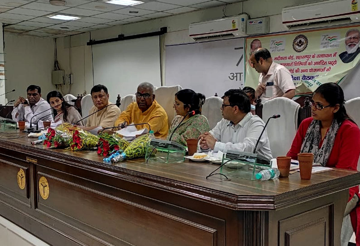 Give up plastic and use earthen pots: Prajapati