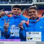 अन्य खिलाड़ियों के साथ रूपल चौधरी।