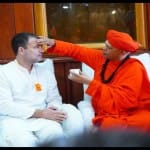 कर्नाटक यात्रा के दौरान राहुल गांधी ने मुरुघा मठ में लिंग दीक्षा ली