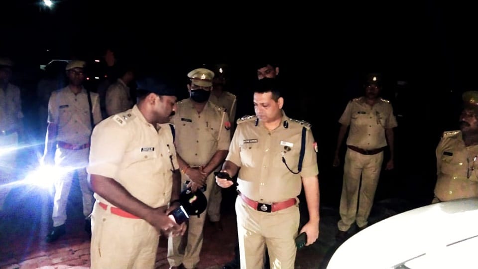 Inspector Wife Death Case Victim Family Alleges Murder For Dowry In Kasganj