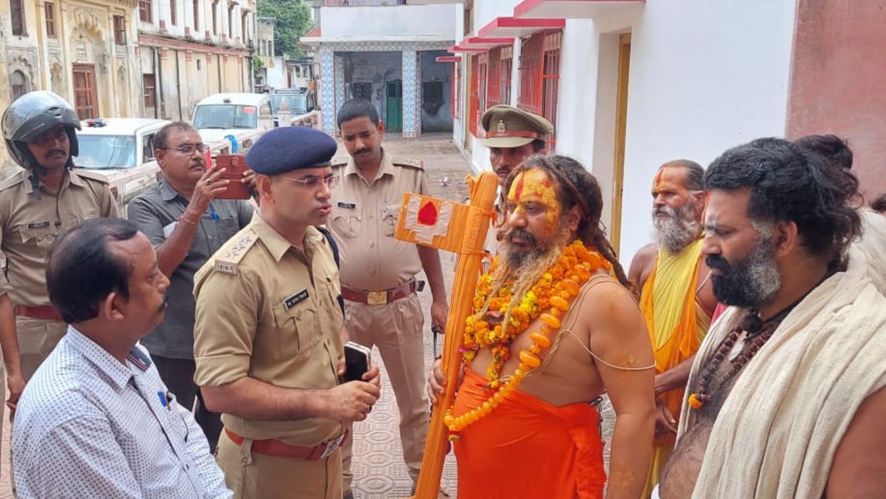 Mahant Paramhans house arrested in Ayodhya.