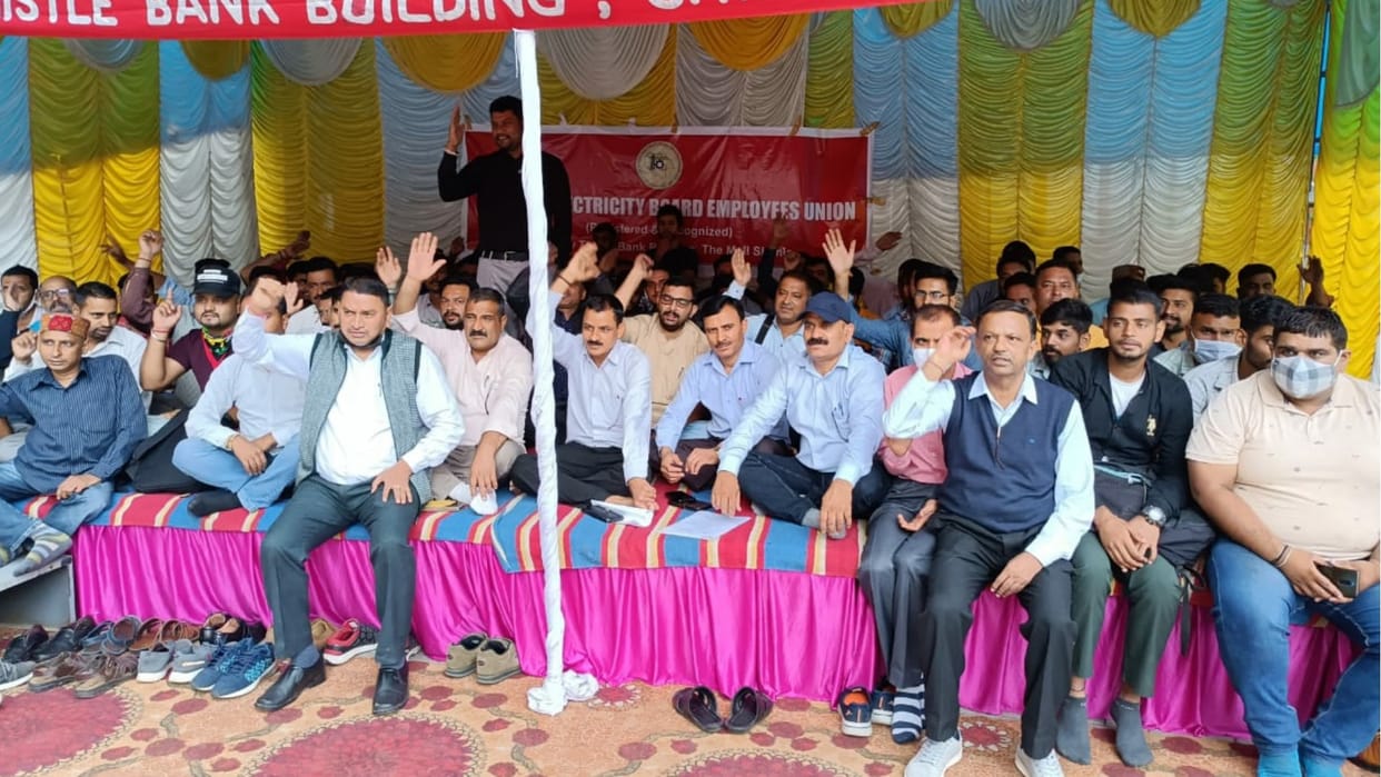 himachal electricity board employees protest in shimla