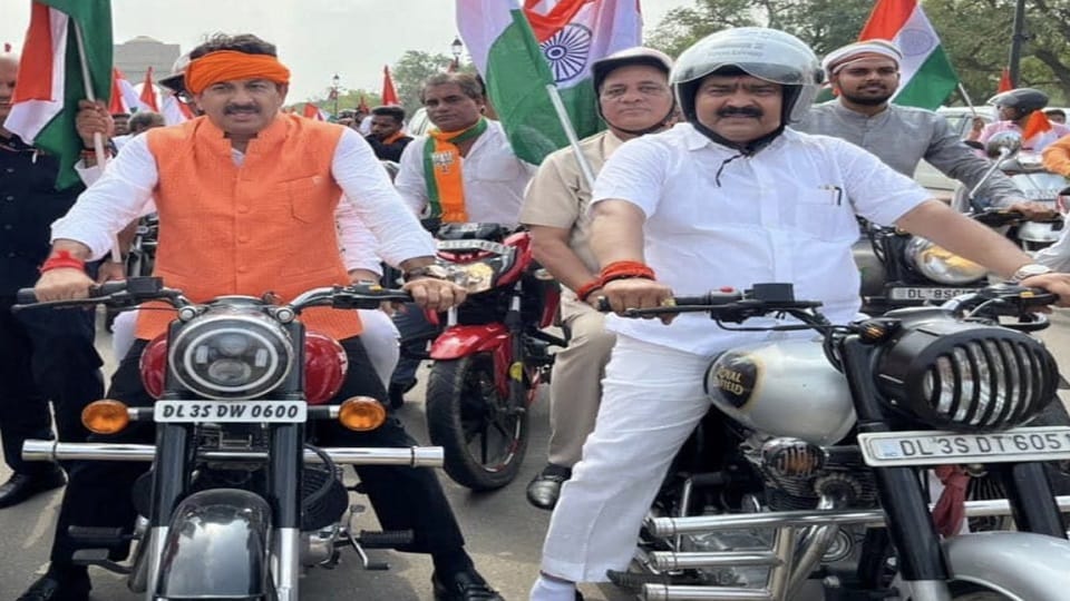 bjp mp manoj tiwari not wearing a helmet delhi traffic police 41 thousand challan