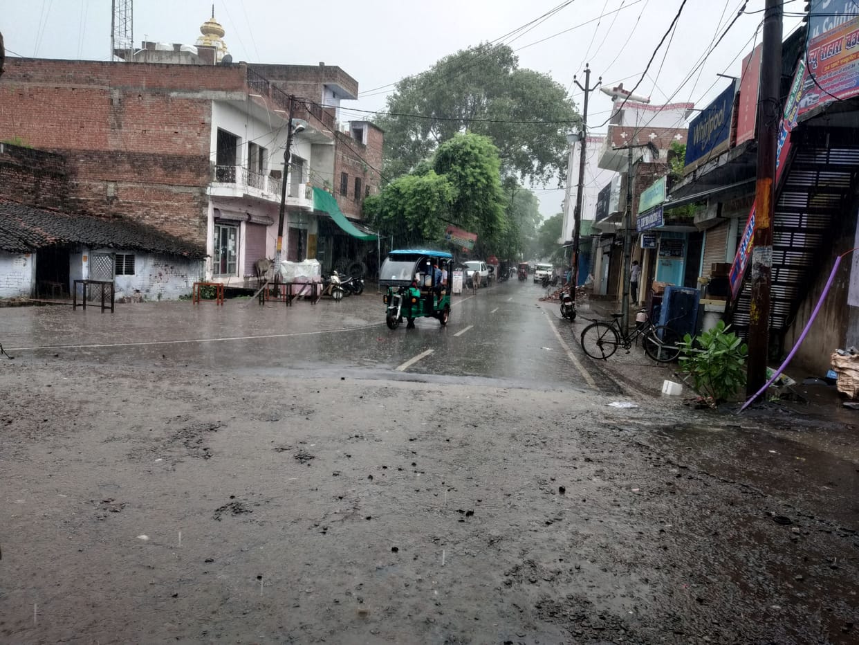 Banda: Weather became pleasant due to rain, people were upset due to waterlogging