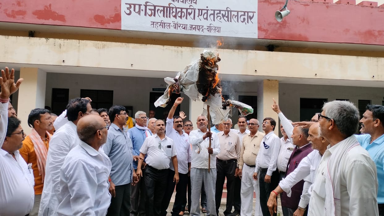 The funeral procession took out, the effigy of the Tehsildar was burnt