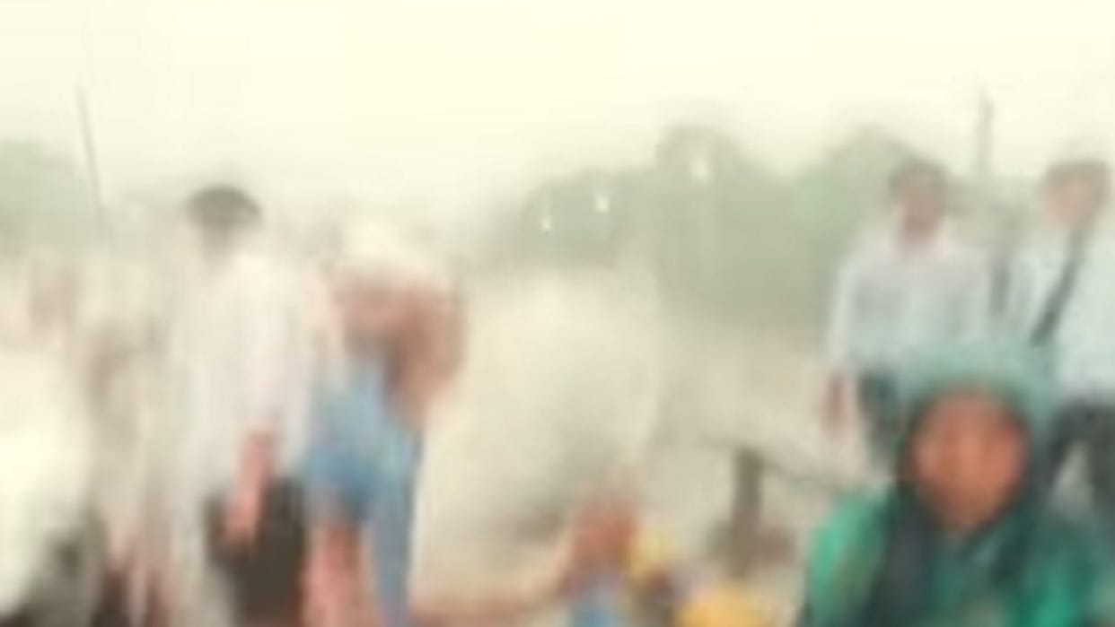 Father walks 25 km with son dead body on his shoulder