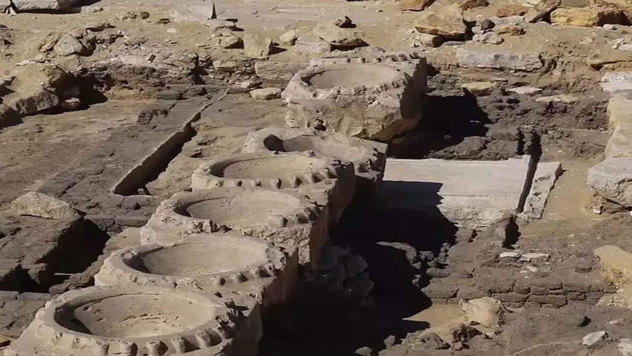 Egypt Sun Temple Buried Ancient Sun Temple Found In Desert 4500 Years Old News in Hindi