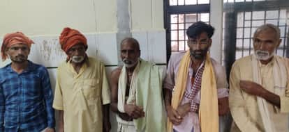 फोटो-5- मारपीट में घायल ग्रामीण। संवाद