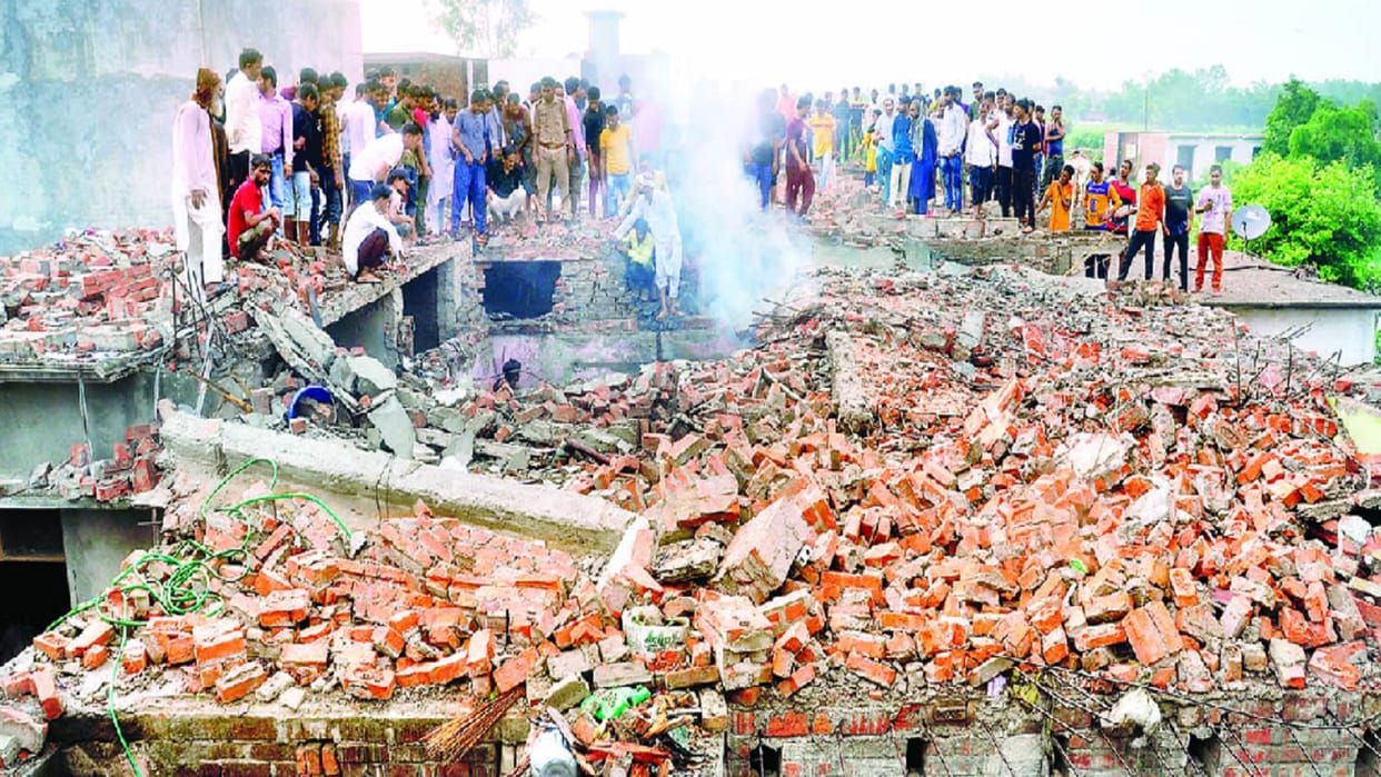 firecracker blast in jehanabad pilibhit sound of blast went more than half a kilometer away