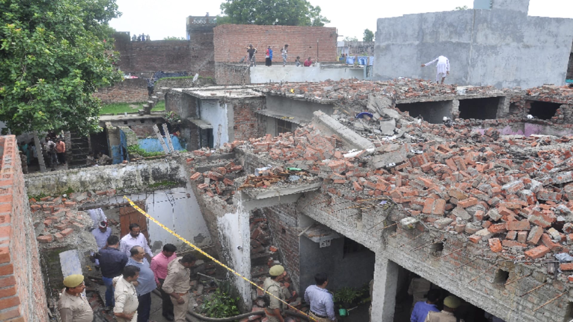 firecracker blast in jehanabad pilibhit sound of blast went more than half a kilometer away