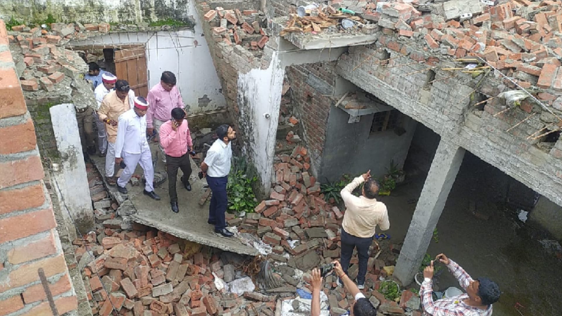 firecracker blast in jehanabad pilibhit sound of blast went more than half a kilometer away