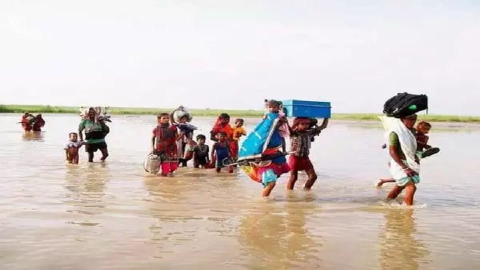 Flood In BiharAfter Heavy Rainfall, high alert in the basins of Gandak, Kosi, Bagmati and Kamla Balan rivers