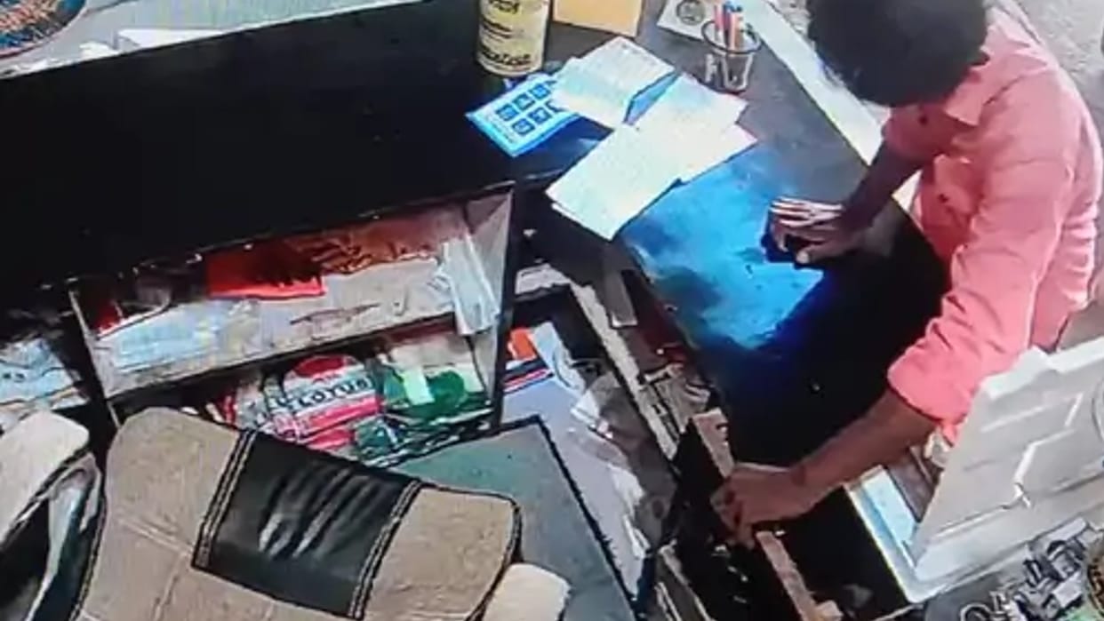 In Ujjain, the businessman's daughter was entangled in talks and blown away 30 thousand cash