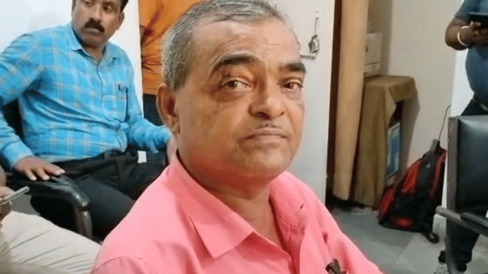 Cooperative inspector held red handed for taking bribe for rejoining