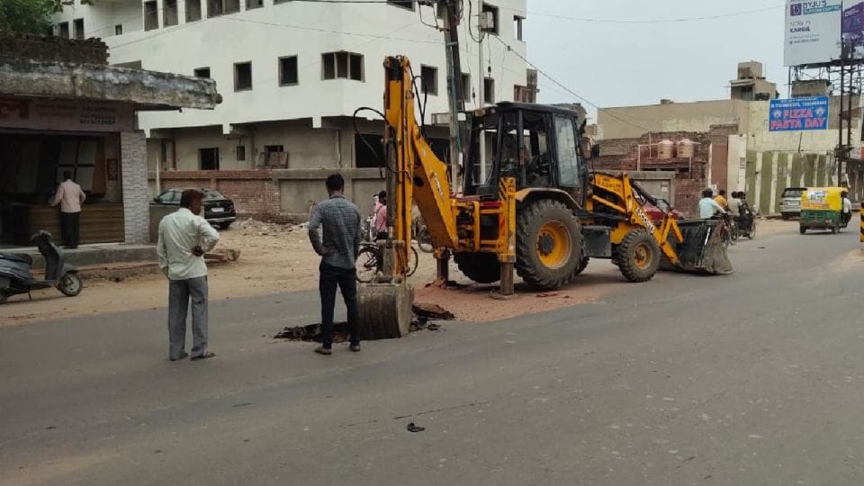 Amar Ujala Impact MG Road 2 repairs started in Agra