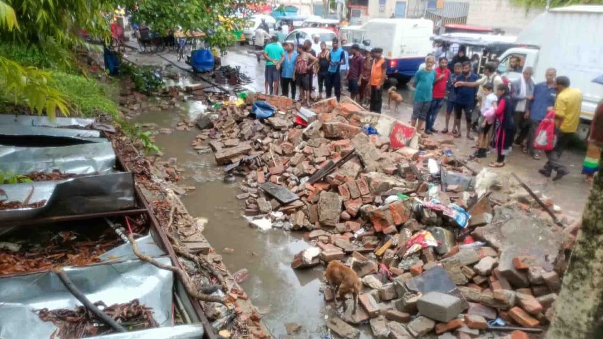 Kanpur : Allahabad Bank wall collapses, two Died, three injured