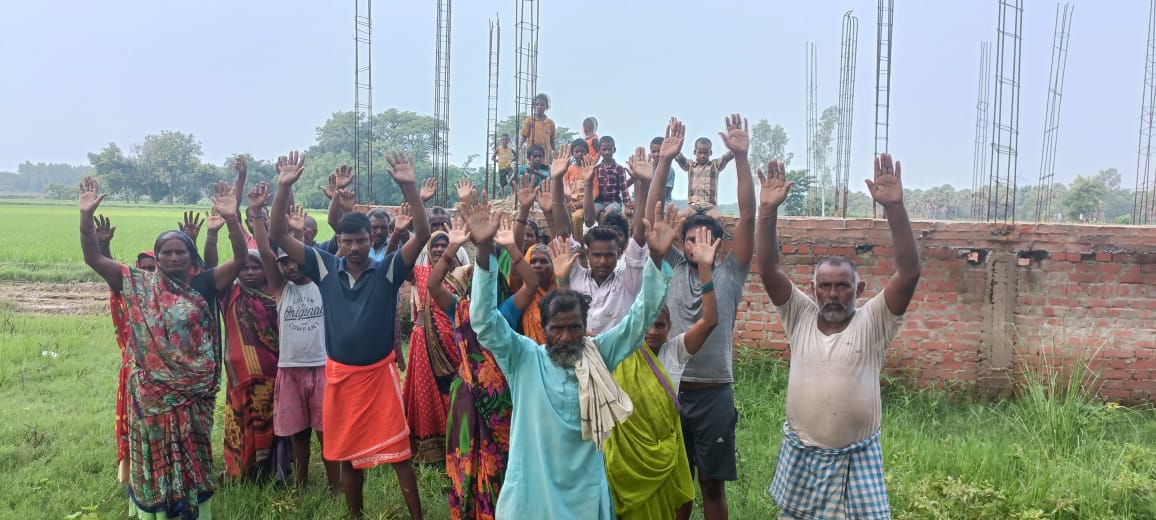 Work went out without money, angry villagers protested