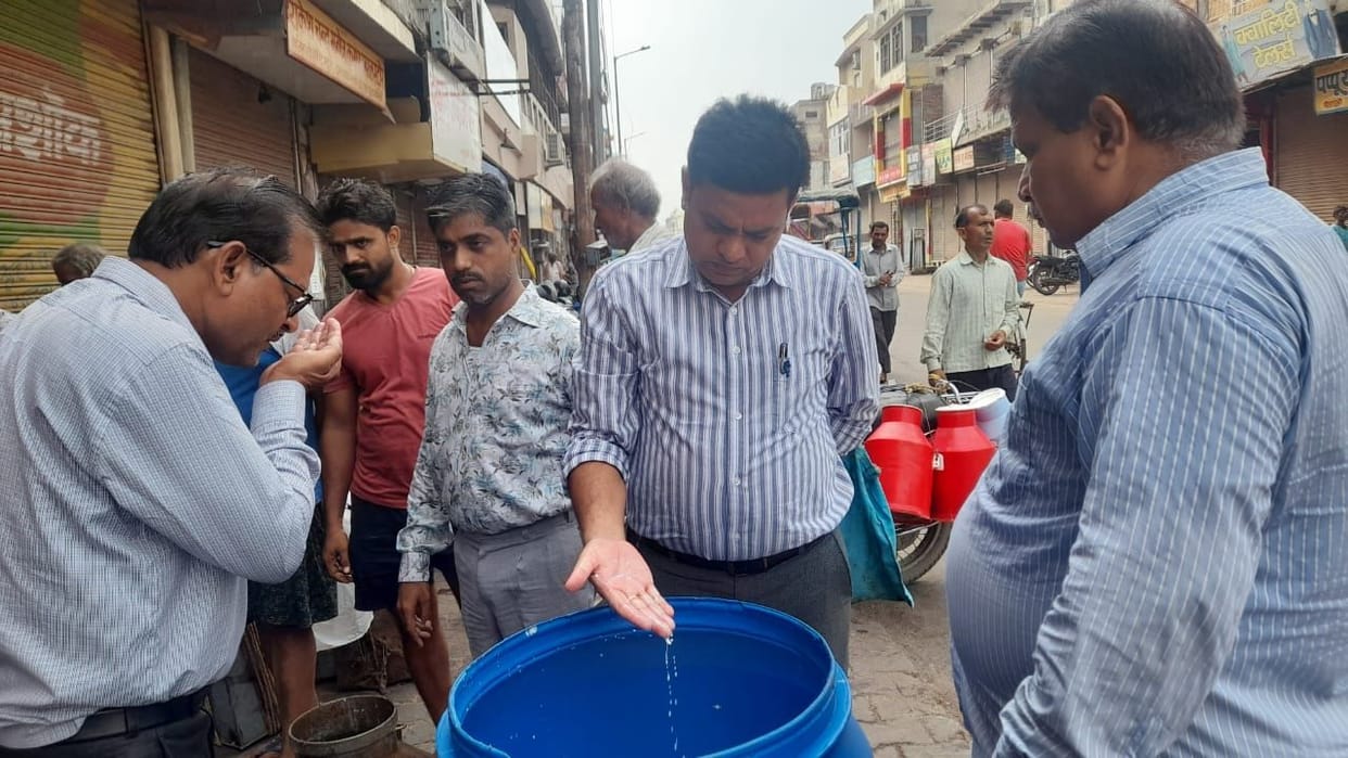 Mathura: Sample for milk and cheese from milk dairies