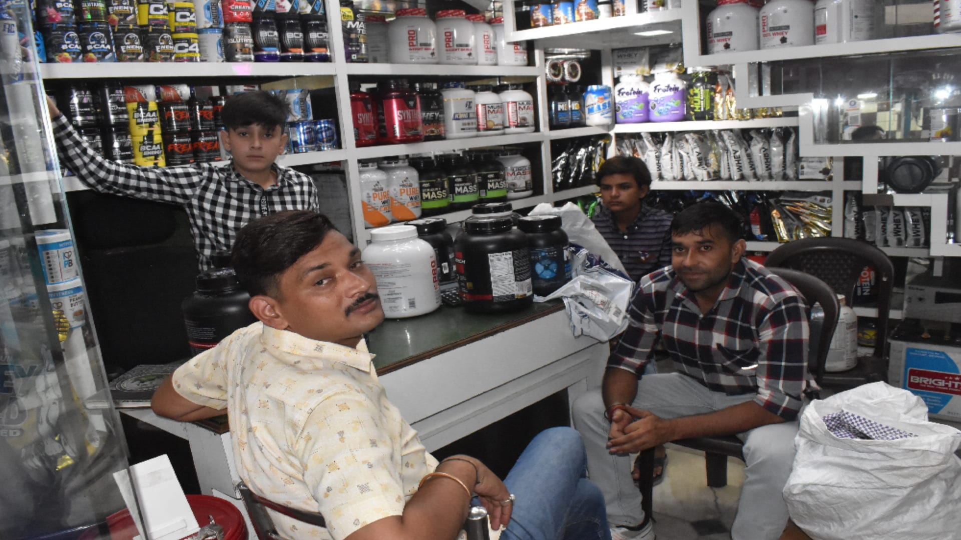Meerut police revealed fake food supplements due raided in kankarkhera Meerut