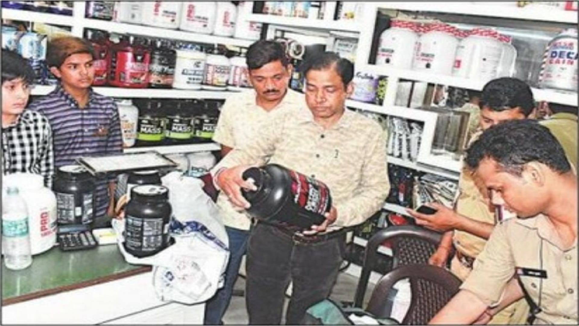 Meerut police revealed fake food supplements due raided in kankarkhera Meerut