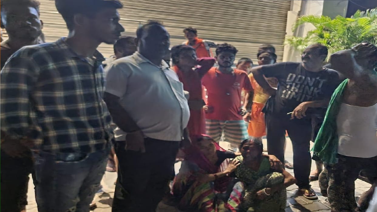 Worker dies after falling tiles while unloading truck