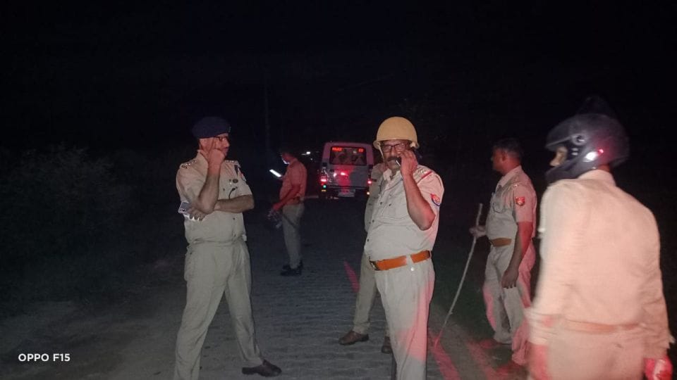 clash between two sides panic spread due to firing in kasganj