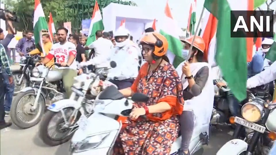 Tiranga Bike Rally Today of All Parties MPs From Red Fort to Parliament News in Hindi