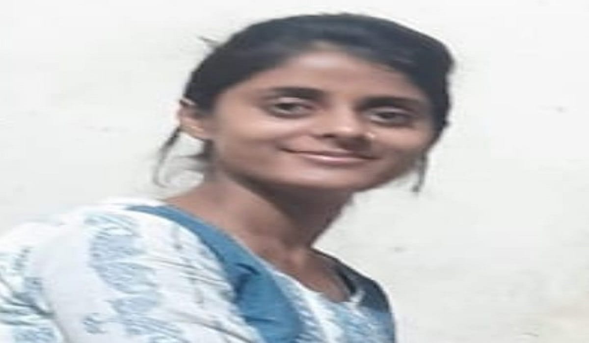 Road Accident in varanasi Graduation girl student dies due to truck collision
