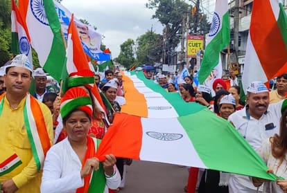 आप पार्टी ने देहरादून में निकाली तिरंगा यात्रा