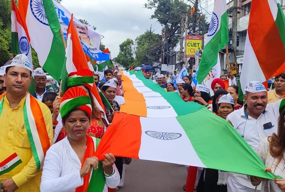 Independence Day 2022: AAP workers Held tiranga yatra With 101 feet long tricolor in Uttarakhand