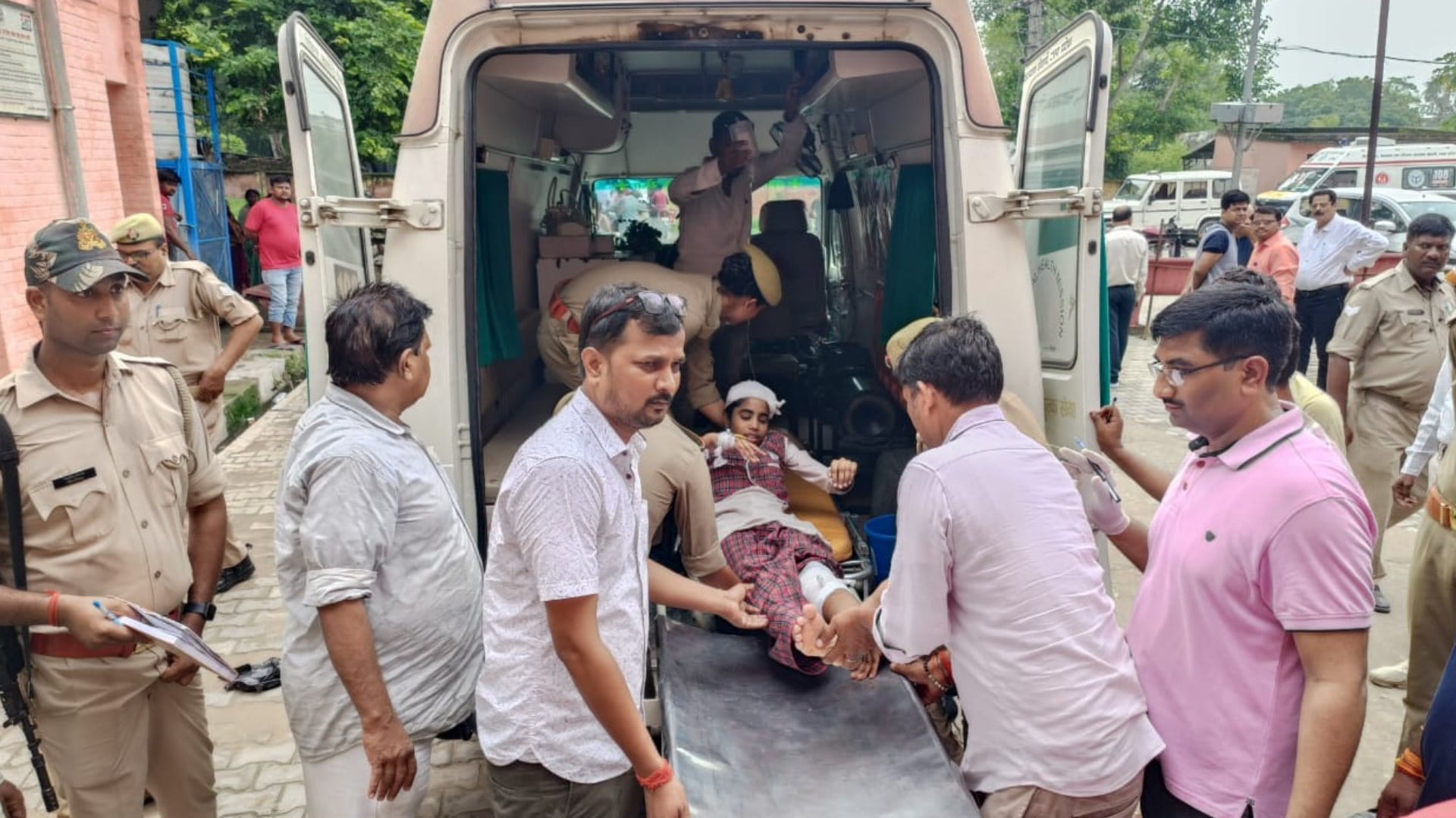 A tanker hits a school bus in Raebareli.