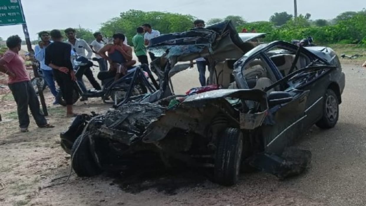 Brother and sister killed in car-bus collision in Barmer